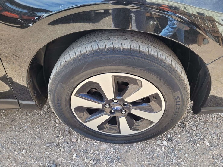 2018-subaru-forester-2.5i-premium-suv-4d-image-3