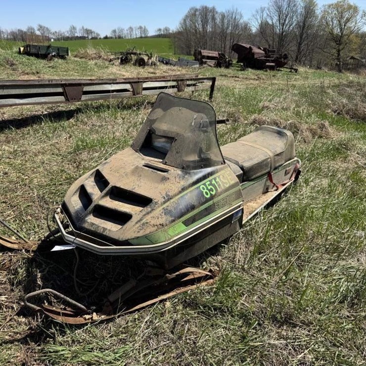 Arctic Cat Jag 3000 F/C Snowmobile
