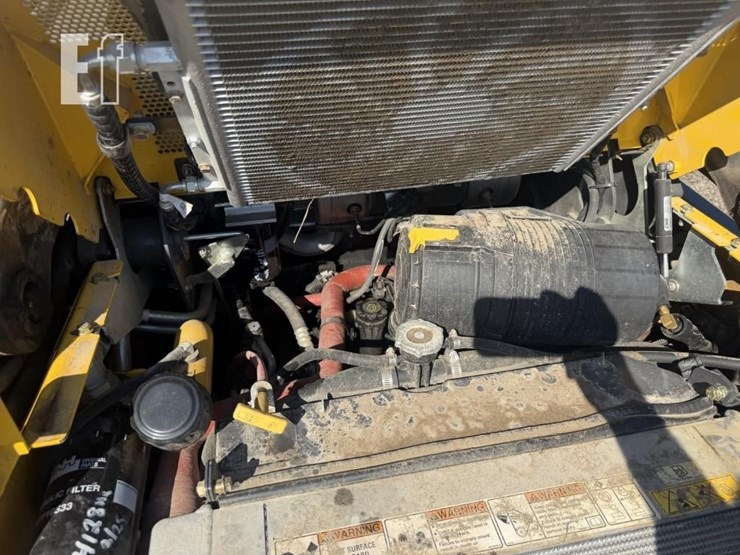 new-holland-l220-image-18