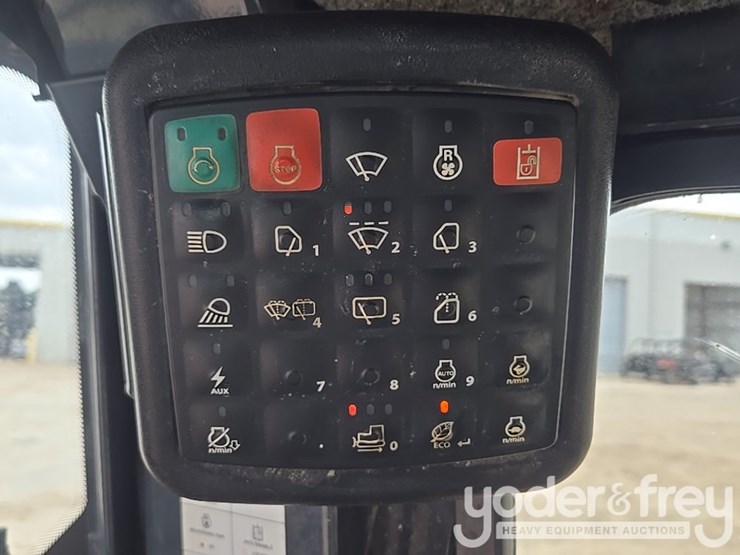 2019-deere-700k-lgp-image-62