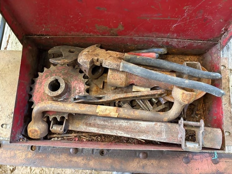 tool-box-w/misc.-tools-image-2