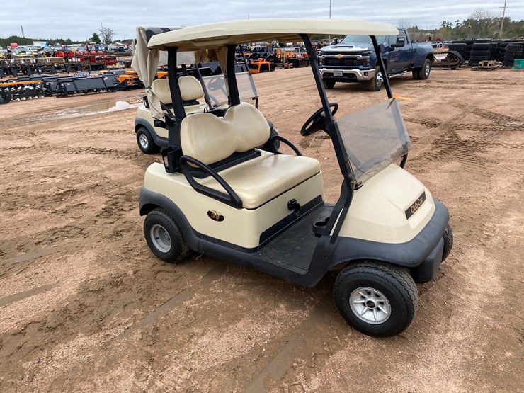 #1580-•-club-car-electric-golf-cart-with-charger-image-4