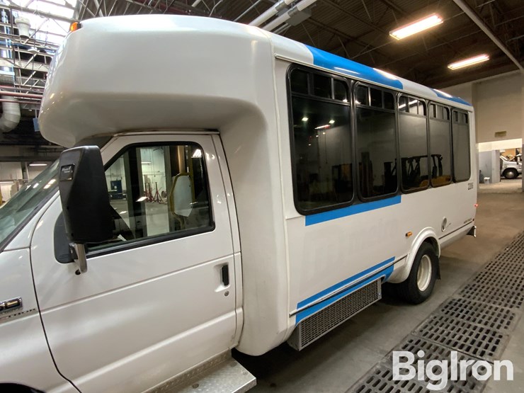 2013-ford-e450-image-16