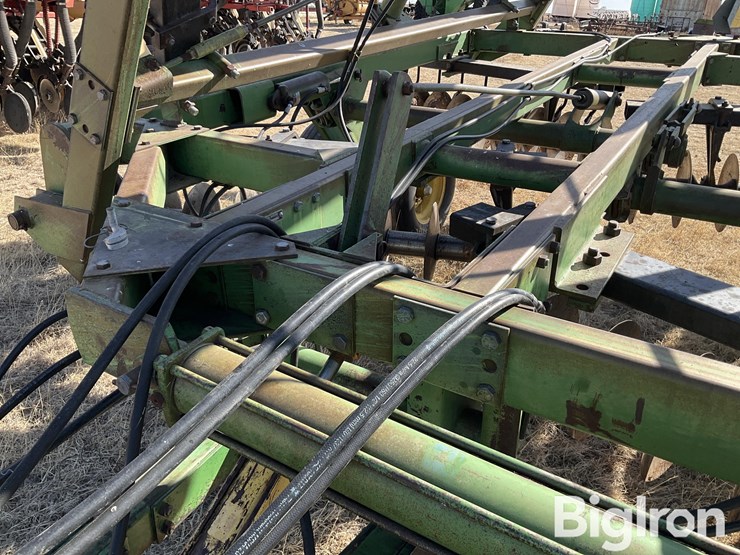 john-deere-331-image-11
