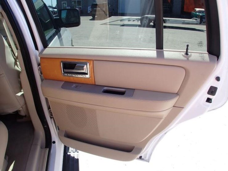 2009-lincoln-navigator-image-33