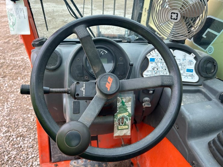 2015-jlg-g5-18a-image-18