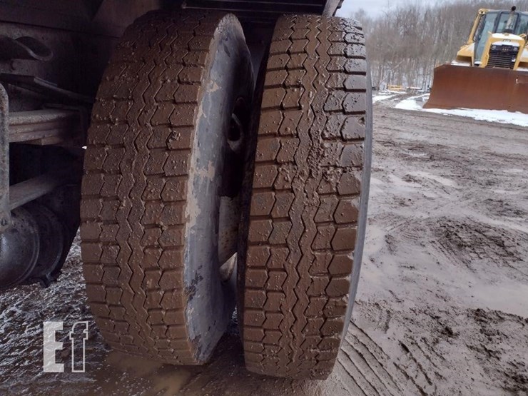 2002-freightliner-fl70-image-28