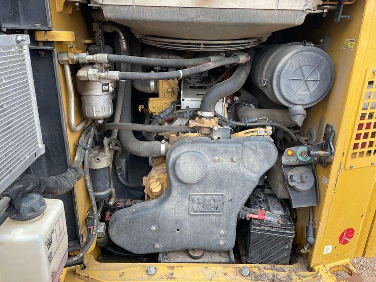 2019-caterpillar-299d2-xhp-image-33