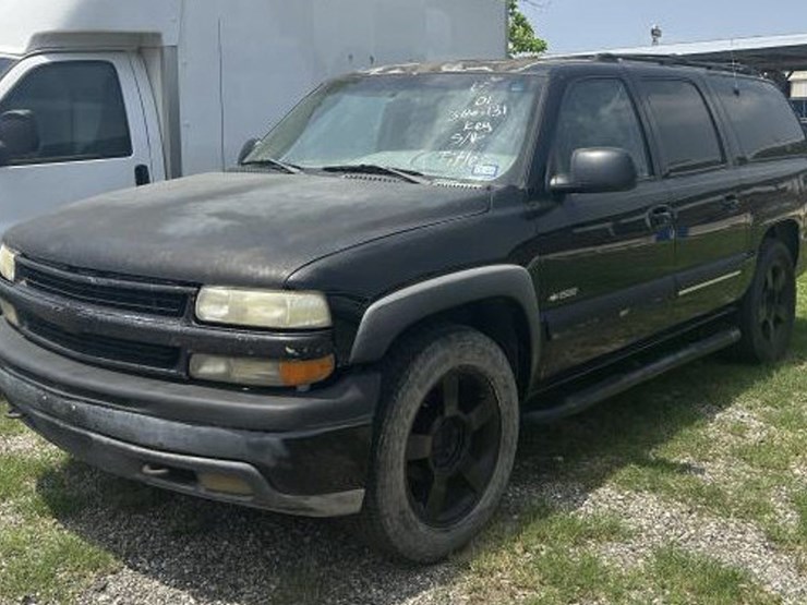 2001-chevrolet-suburban-image-1