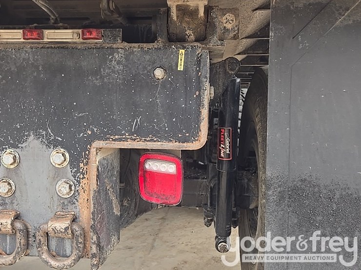 2019-freightliner-108sd-image-28