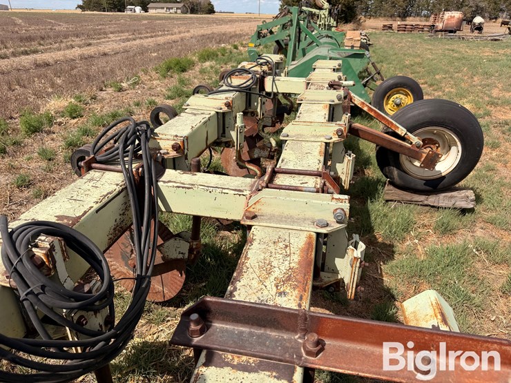 orthman-12-row-liquid-fertilizer-applicator-image-10