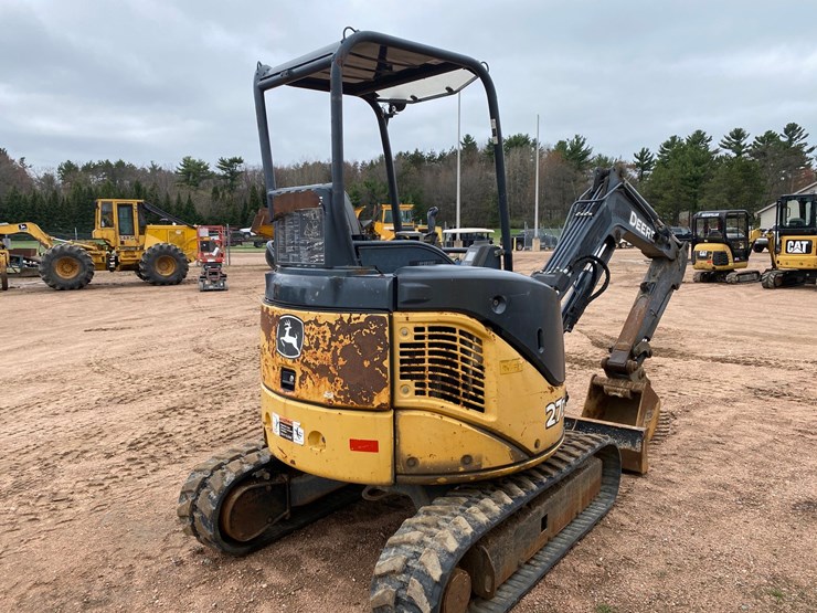 2011-deere-27d-image-3