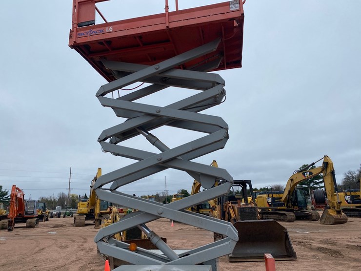 skyjack-sj6832rt-image-17