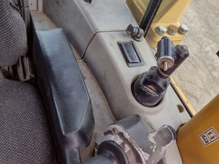 2006-caterpillar-d6n-xl-image-11