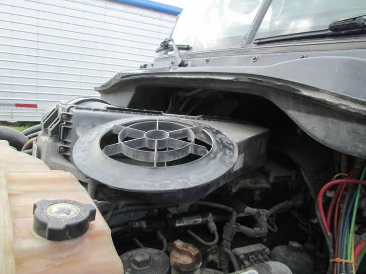 2016-freightliner-cascadia-113-image-26