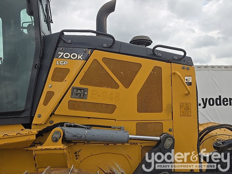 2019-deere-700k-lgp-image-41