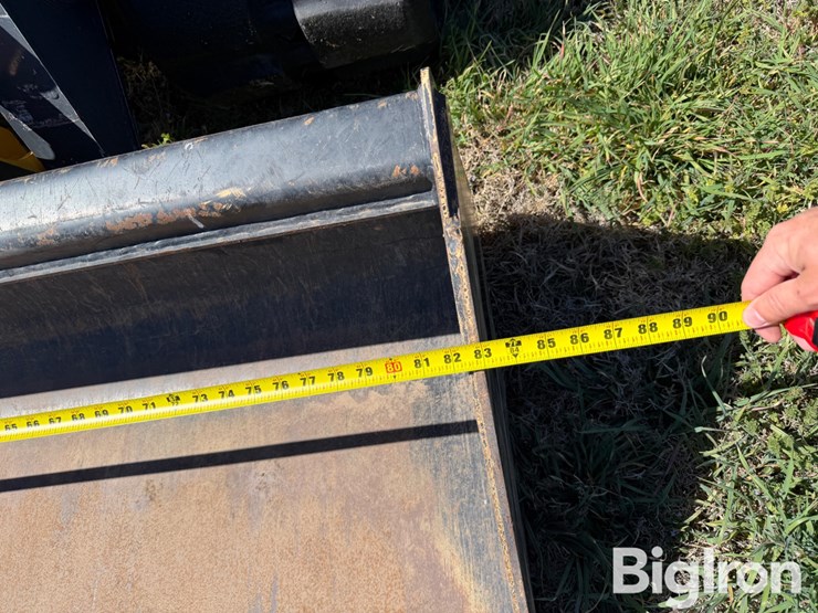 2011-deere-333d-image-10