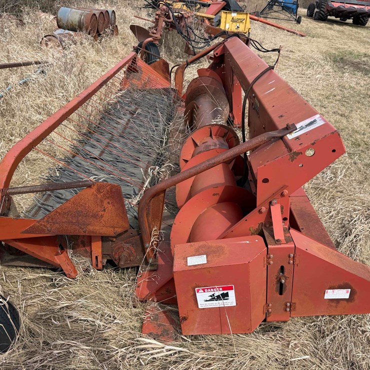 INTERNATIONAL 810