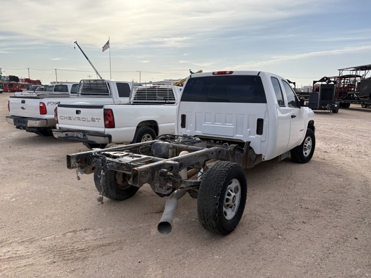 2013-chevrolet-silverado-2500-image-3
