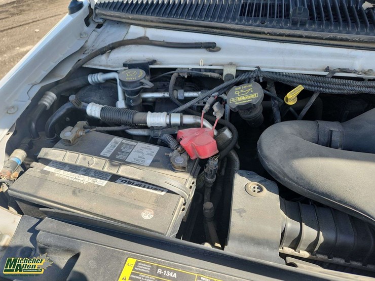2010-ford-cargo-image-26