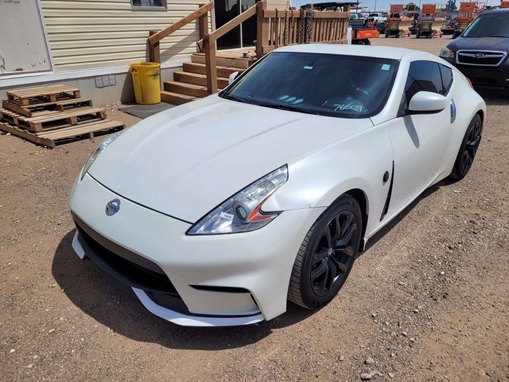 2016-nissan-370z-coupe-2d-image-1