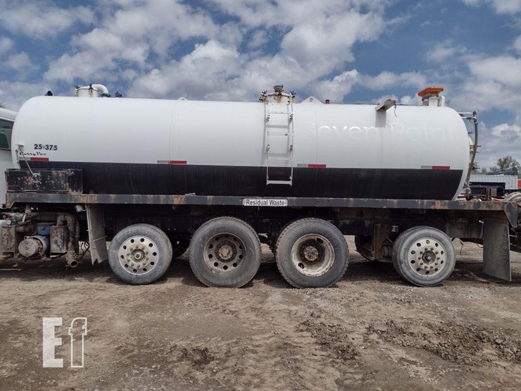 peterbilt-389-image-22