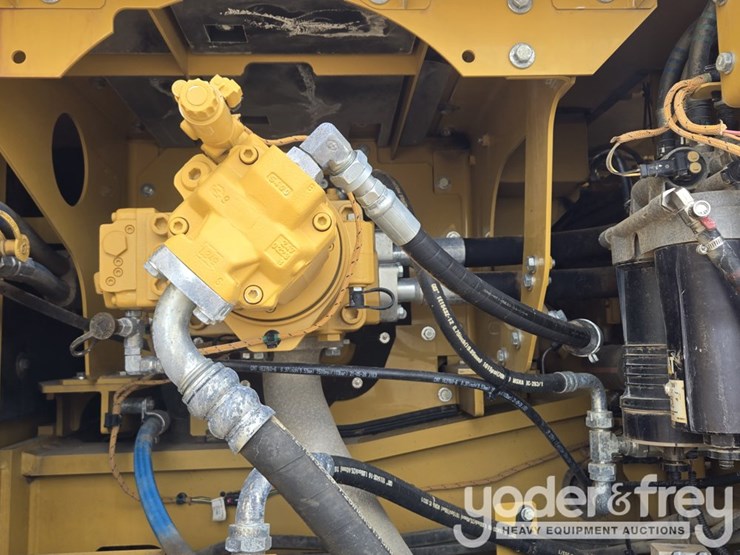 2021-caterpillar-336-image-71