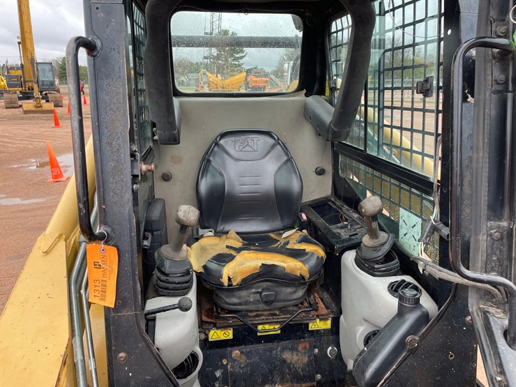 2005-caterpillar-252b-image-21