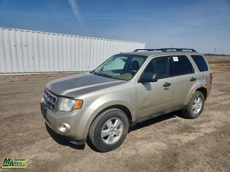 2010-ford-escape-xlt-image-1