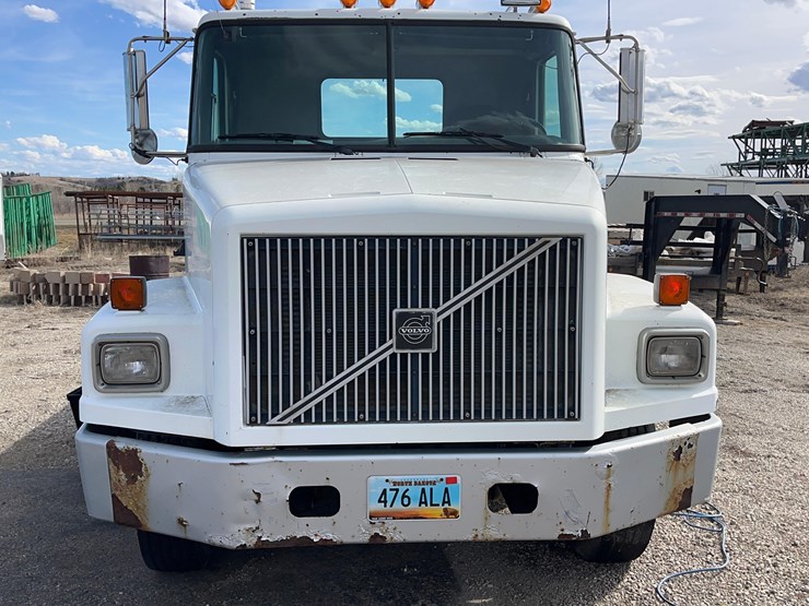 1995-volvo-truck-image-20
