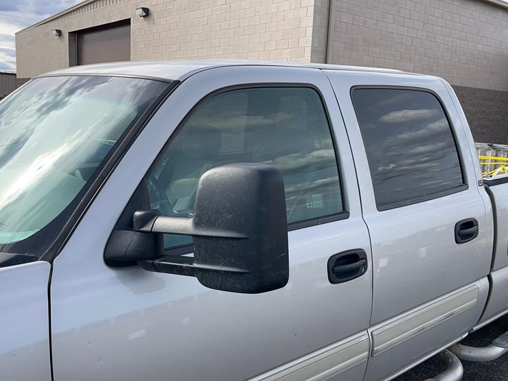 2006-chevrolet-silverado-2500-pickup-image-13