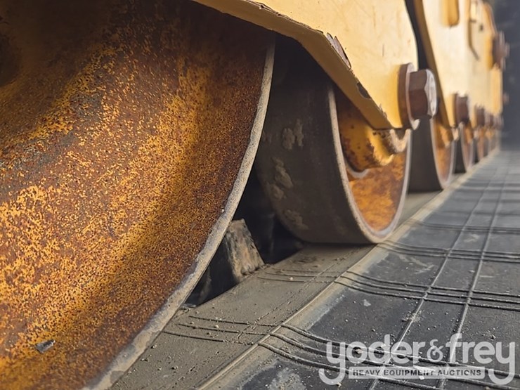 2022-caterpillar-299d3-image-13