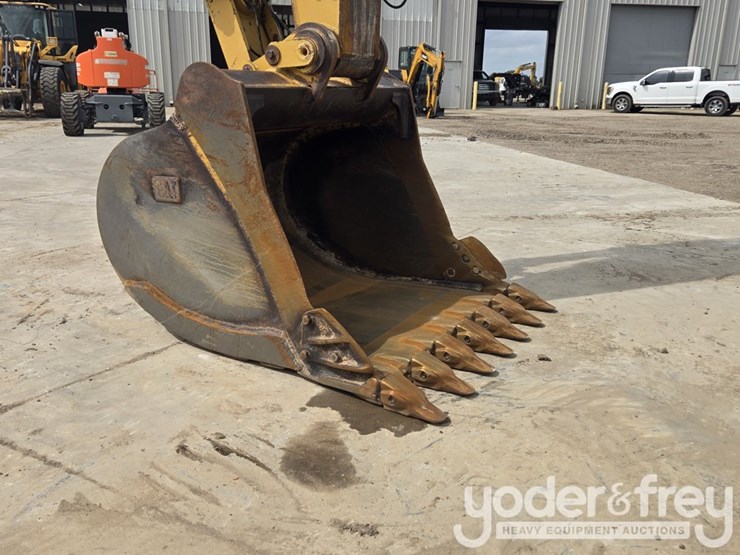 2021-caterpillar-336-image-26