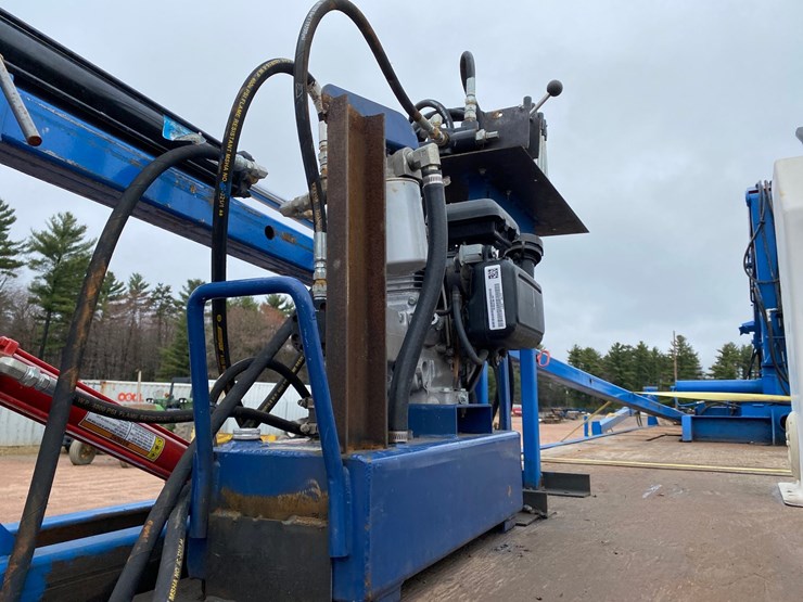 #1575-•-28'6"-pontoon-barge-with-crane-(no-title)-image-36