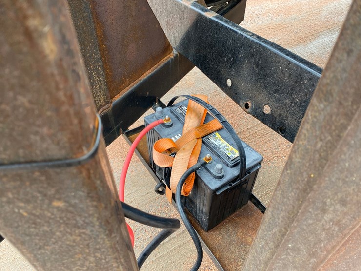 #1575-•-28'6"-pontoon-barge-with-crane-(no-title)-image-17