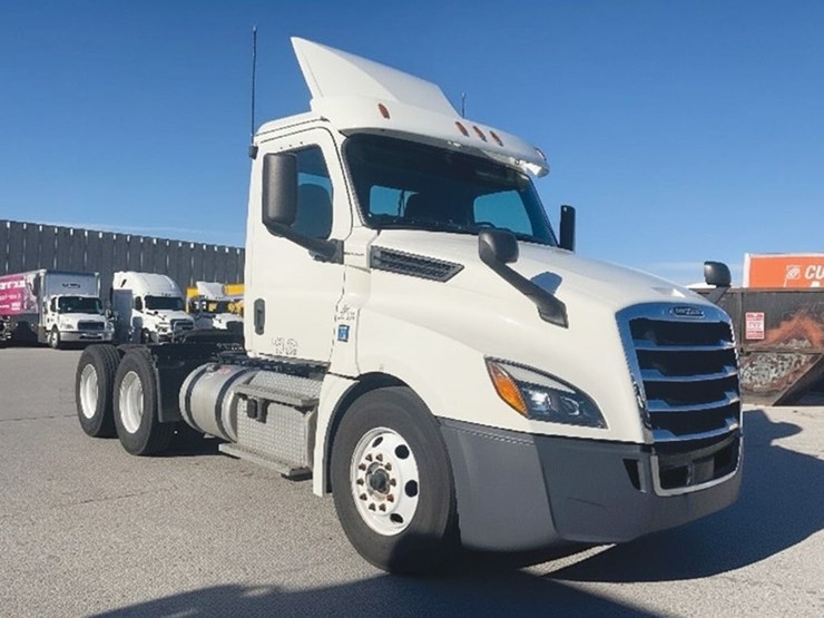 2019-freightliner-cascadia-126-image-1