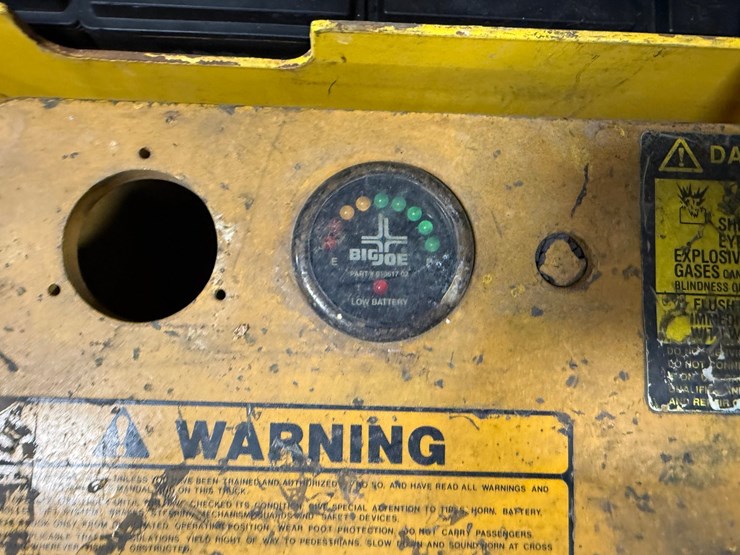 #2072-•-big-joe-electric-lift-truck-image-8