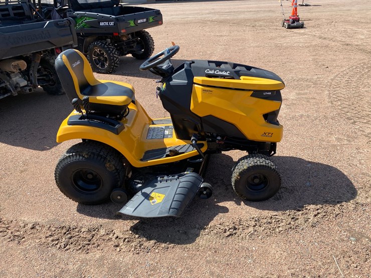 #1547-•-2022-cub-cadet-lt46-riding-lawn-mower-image-4