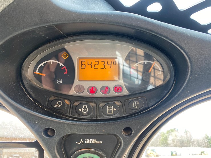 2014-bobcat-s590-image-30