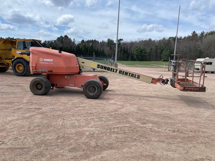 2016-jlg-400s-image-5