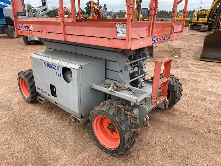 skyjack-sj6832rt-image-34