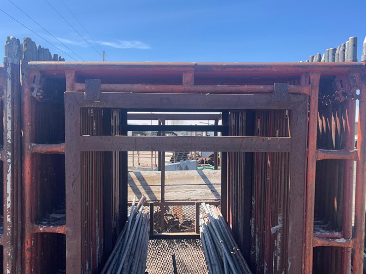 scaffolding-on-carring-cage.-image-2