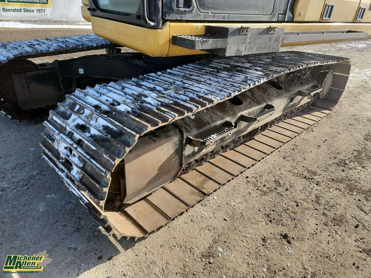 2019-caterpillar-320-image-30