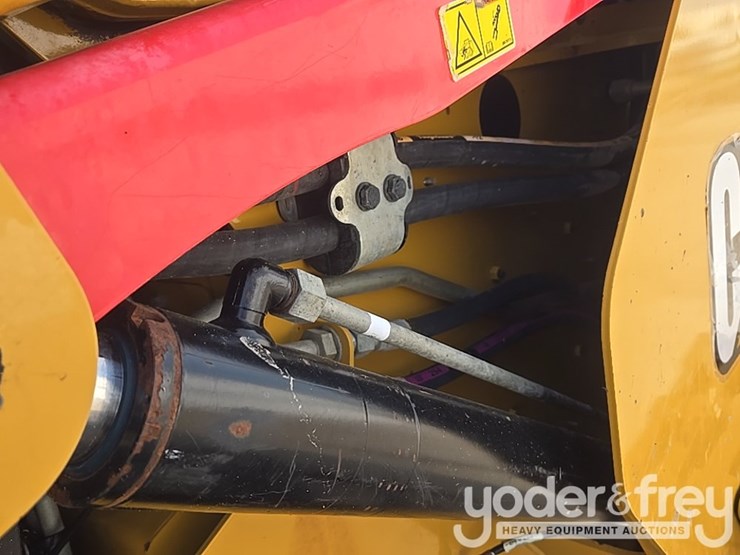 2022-caterpillar-299d3-image-29