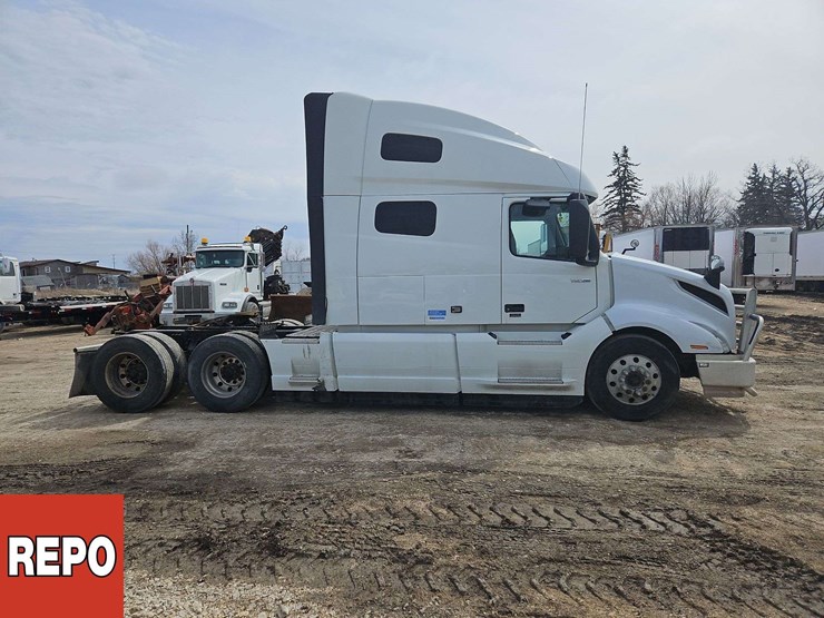 2024-volvo-vnl-t/a-sleeper-tractor-image-9