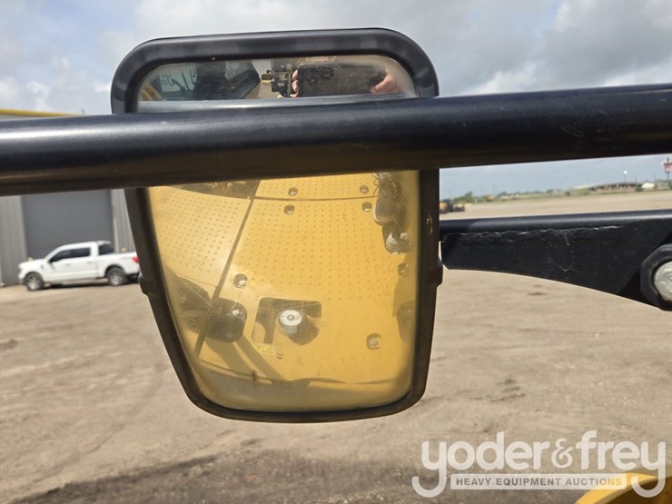 2021-caterpillar-336-image-127