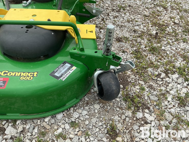 2017-john-deere-60d-image-9