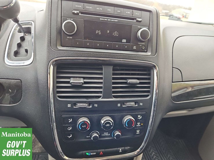2014-dodge-grand-caravan-image-28