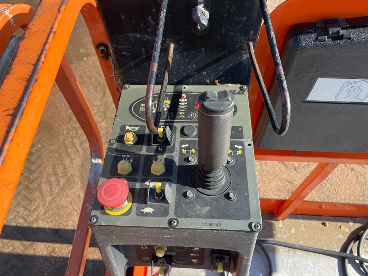 2015-jlg-4394rt-image-40