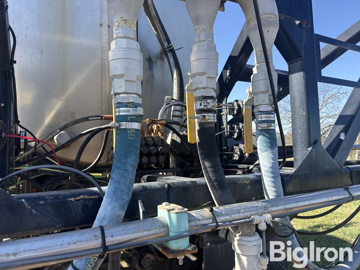 2011-peterbilt-348-image-19